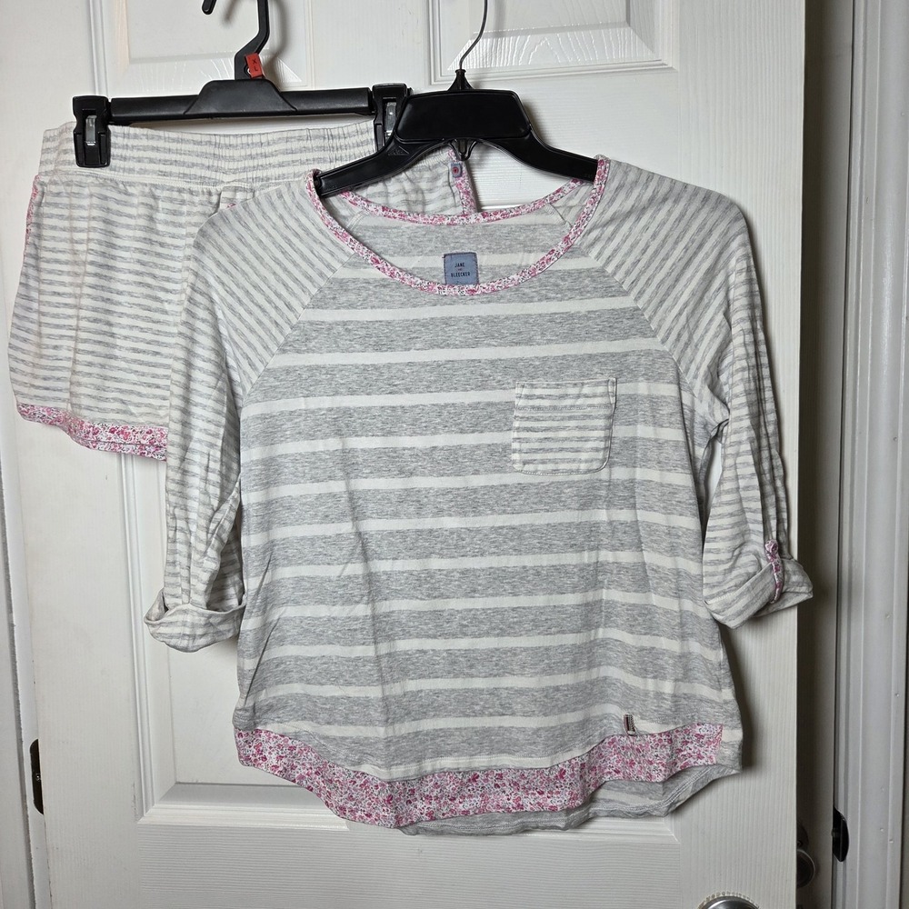 Jane and Bleecker sz L pajama set tshirt shorts gray stripes casual comfy